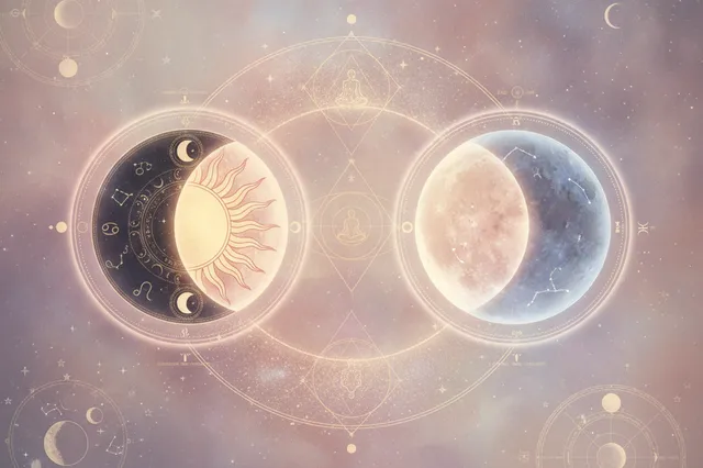 Ilustração etérea de astrologia da Nova Era com eclipse lunar avermelhado e eclipse solar com anel de fogo, simbolizando liberação e recomeços.